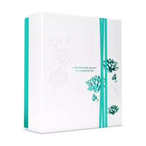 Coffret Rituals The Ritual of Karma Medium : autre vue du coffret ; Mousse de douche 200 ml + Crème pour le corps 100 ml + Gommage corporel au sel 125 g + Masque de nuit pour le corps 125 ml